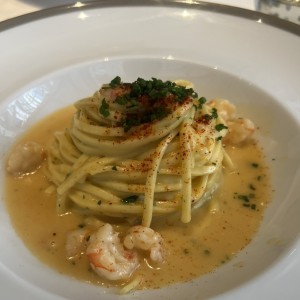 Tagliolini con tartare di gamberi 