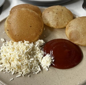 Arepitas dulce con mermelada de guayaba