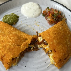 Empanada de mechada queso y plátano 