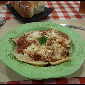 Ravioli con salsa Amatriciana