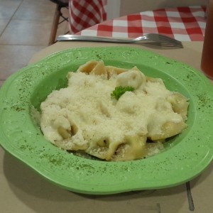 Tortellini con salsa 5 quesos