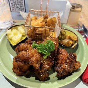 Pollo coreano con salsa de ajo 