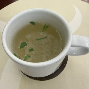 Caldo de huesos de cortesía. Siempre lo dan de bienvenida 🫶🏼