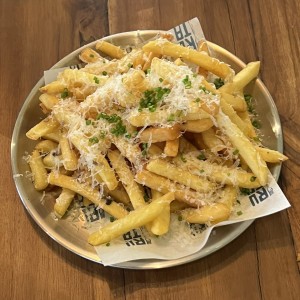 Papas Fritas Trufafas y con queso Parmesano