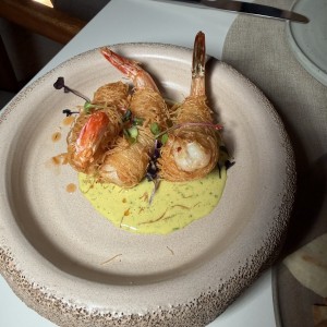 Langostinos kataifi con salsa spicy coco y curry 