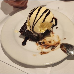 Brownie con helado