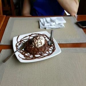 brownie con helado