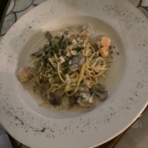 Linguini con Camarones