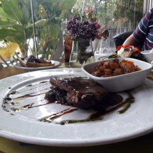 Tronchetto Lomito Con Ratatouille