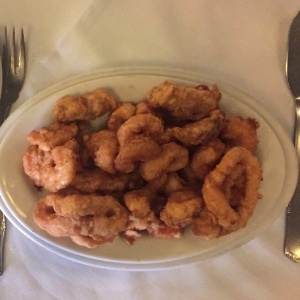 Fritura mixta. Camarones, Calamares y pescado rebosado. Muy bueno.!