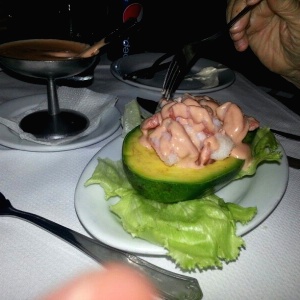 Coctel de camarones con aguacate
