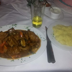 Estofado con puré 