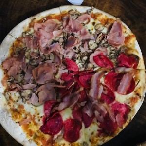 Pizza Bacon Way y Prosciutto Funghi (mixta)