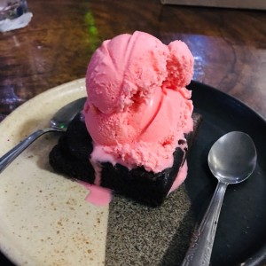 Brownie con helado