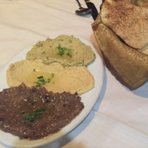 trio de salsas (berenjena,garbanzo,aceituna)