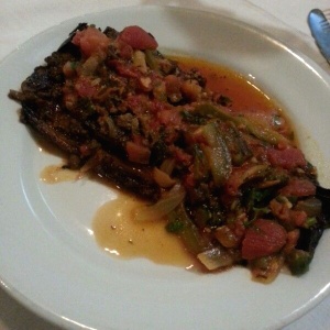 Canoa de berenjena con carne y vegetales