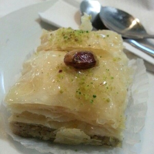 Dulce de hojaldre almendras y miel