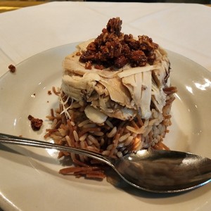 Arroz con fideos, pollo y almendras