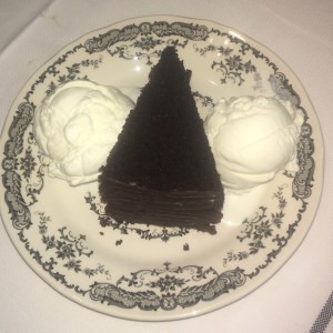 Torta de Chocolate con Helado de Mantecado