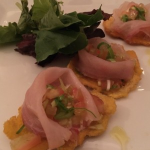 tostones con mero ahumado