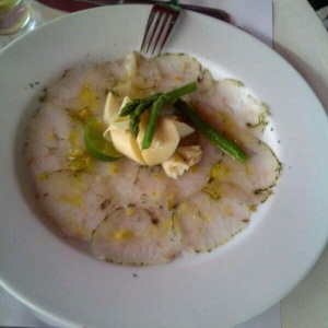 Carpaccio de robalo