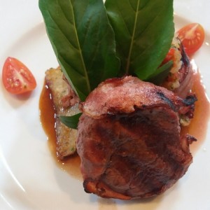 Lomito en cama de papas