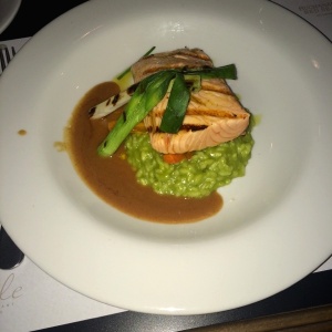Mero al grill sobre risotto de wasabi