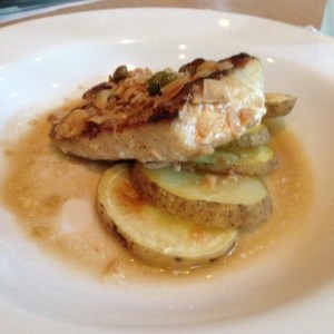 Robalo en mantequilla de frutos secos