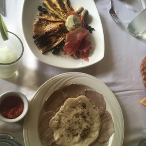Vitel tone y Antipasto de la casa