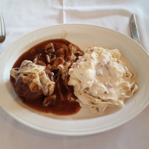 cartoccio de lomito con fetuccine a la routa