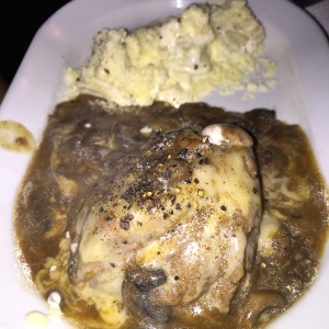 Cartoccio de lomito con tortellone de ricotta y espinaca