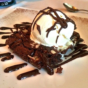 Brownie con helado