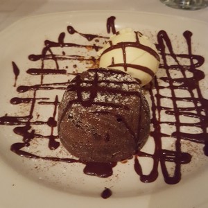 fondant de chocolate con helado de vainilla