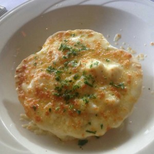 Coquille St Jacques (Vieras con Crema Gratinadas) bien la salsa, duras las vieras, sobrecocidas
