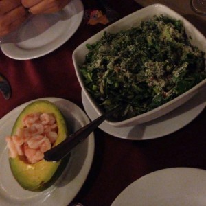 Ensalada Cesar de Berros y Aguacate con Camarones