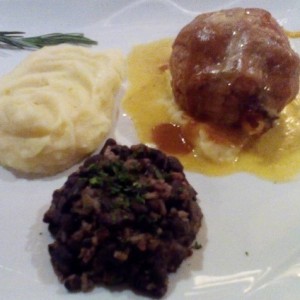 pollo a la kiev (media racion) con congri y pure