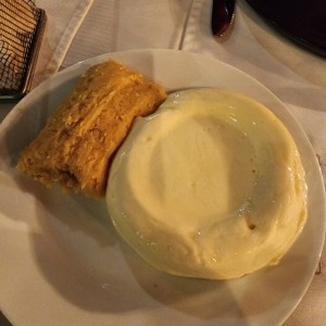 Cachapa de hoja + queso de mano
