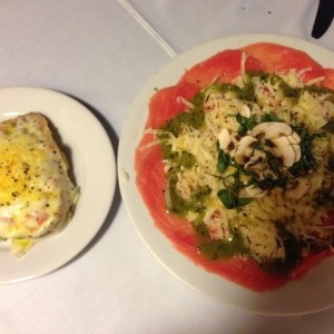 bruschetas y carpaccio de lomito