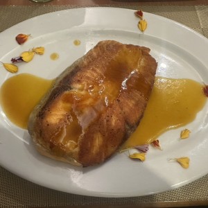 Filet de Salmón en Salsa de Parchita