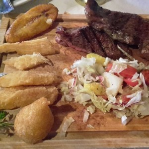Punta trasera con ensalada campestre y tajada+yuquitas