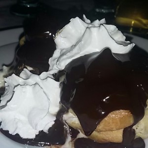 profiterol relleno de helado
