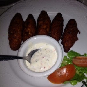 croquetas de pollo, no me gusto su sabor y textura y tampoco la salsa tartara