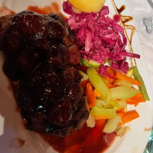 Lomito en salsa de cerezas