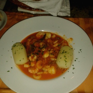 Estofado de camarones y vieiras
