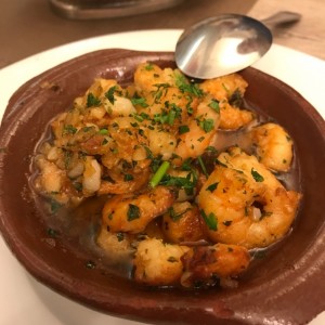 Camarones al ajillo