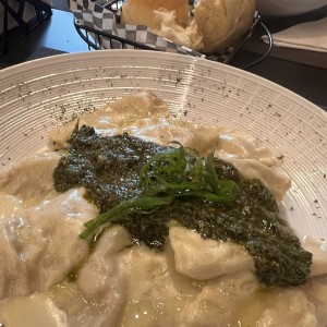 Tortelloni pesto y cuatro quesos 