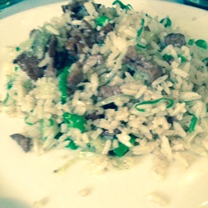 Arroz frito con carne 