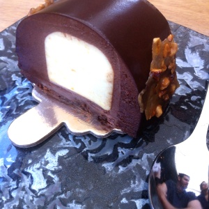 Mousse de parchita y chocolate.