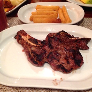 Chuleton + yuca frita