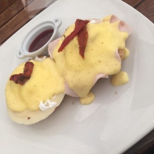 Huevos benedictinos